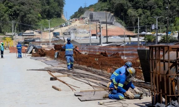 PARANÁ OFERECE QUASE 24 MIL VAGAS DE EMPREGO; CASCAVEL E RMC SÃO DESTAQUES