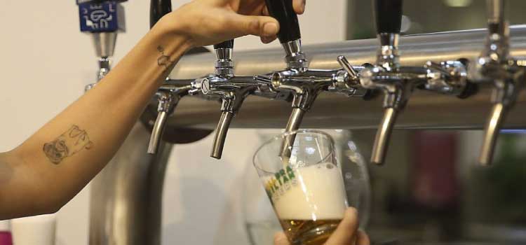 Paraná revoga Lei Seca Eleitoral e permite venda e consumo de bebidas no domingo de votação.
