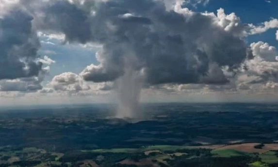Paraná tem municípios sob alerta vermelho para tempestades nesta segunda-feira