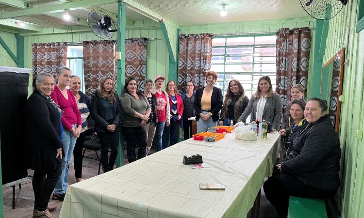 Parceria entre Prefeitura de Ibema e Itaipu promove oficina de saboaria artesanal com foco em sustentabilidade e empoderamento feminino