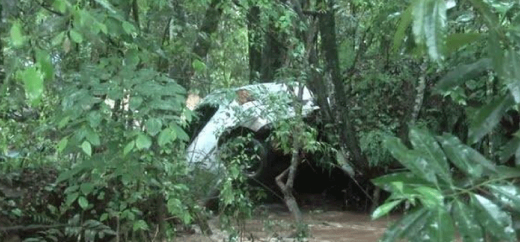 PATO BRANCO: Corpo de menina desaparecida com irmão após carro ser arrastado por enxurrada é encontrado.