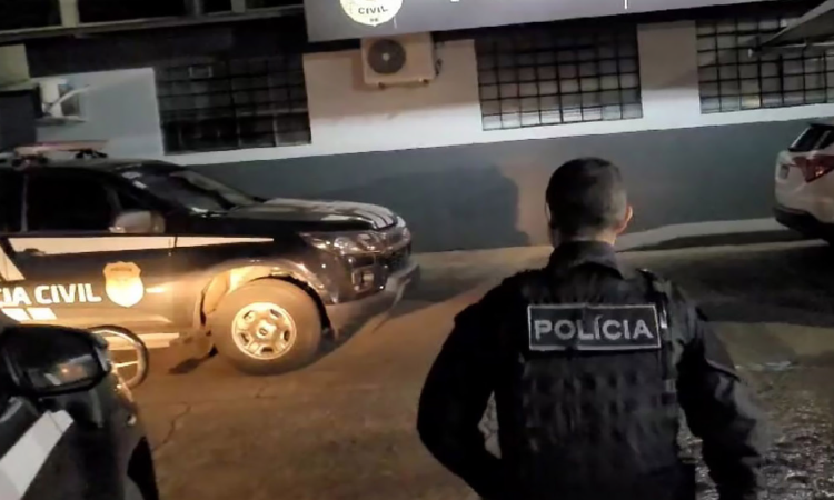 PCPR prende cinco pessoas em operação contra o tráfico de drogas em Toledo.