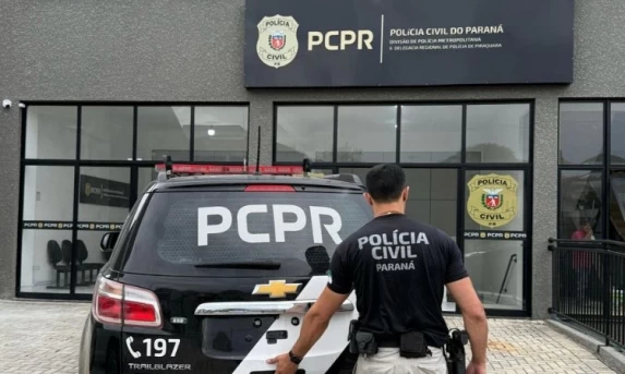PCPR PRENDE TRÊS HOMENS EM QUEDAS DO IGUAÇU; UM DOS CRIMINOSOS FURTOU CAPACETE EM FRENTE À DELEGACIA