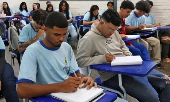 Pé-de-Meia: nascidos em novembro e dezembro recebem parcela de R$ 200 nesta segunda