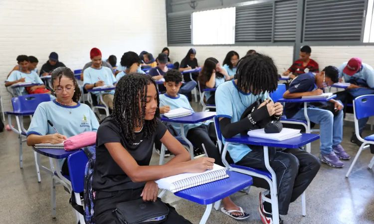 Pé-de-Meia: Pagamento da 8ª Parcela de R$ 200 Começa Nesta Segunda-Feira para Estudantes do Ensino Médio Pé-de-Meia: Pagamento da 8ª Parcela de R$ 200 Começa Nesta Segunda-Feira para Estudantes do Ensino Médio