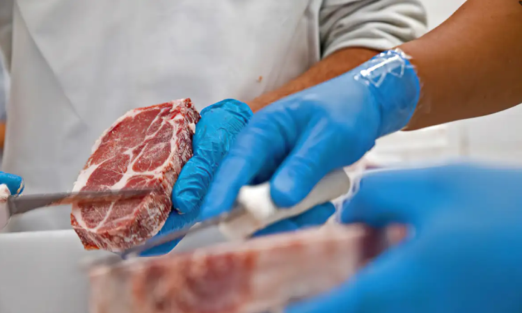 PECUÁRIA: Mais 38 frigoríficos brasileiros já podem exportar carnes para a China.