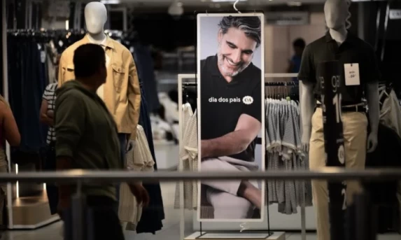 Pesquisa do Google revela que metade dos brasileiros deixa compras do Dia dos Pais para a última semana