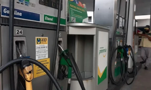 Petrobras reduz preço da gasolina A para as distribuidoras