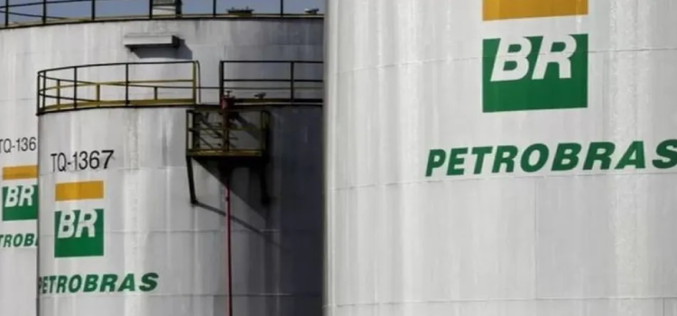 Petrobras reduz preços de gasolina e diesel para distribuidoras.