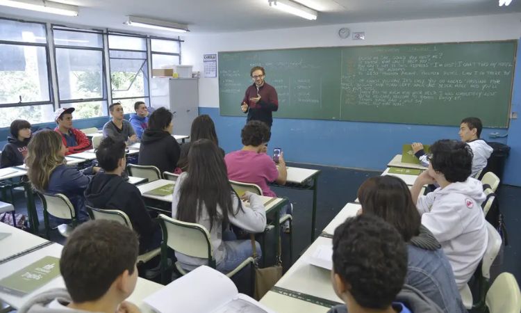 PISO SALARIAL DOS PROFESSORES TEM REAJUSTE E SOBE PARA R$ 5,1 MIL EM 2026
