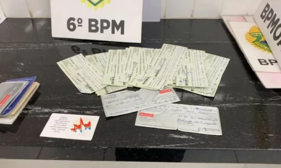 PM prende dois homens com cheques clonados em Cascavel