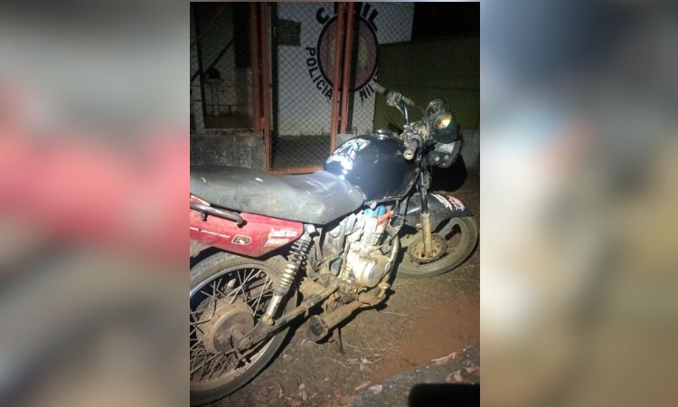POLÍCIA MILITAR APREENDE MOTO SEM ESCAPAMENTO CONDUZIDA POR HOMEM SEM CNH EM QUEDAS DO IGUAÇU