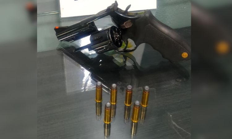 Polícia Militar apreende revólver durante 