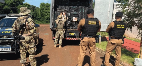 DESCAMINHO: Polícia Rodoviária Federal e Polícia Militar Apreendem Caminhão Carregado de Cigarros em Medianeira.