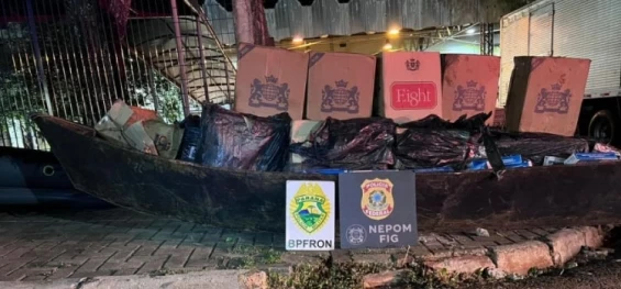 POLICIAL: Barco carregado com cigarros contrabandeados é apreendido em Foz do Iguaçu.