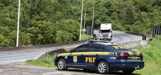 POLICIAL: Operação de Segurança Viária da PRF no Paraná busca reduzir acidentes durante o feriado prolongado de Corpus Christi.