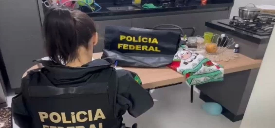 POLICIAL: PF combate contrabando de milho e mercadorias no Sul do Brasil.