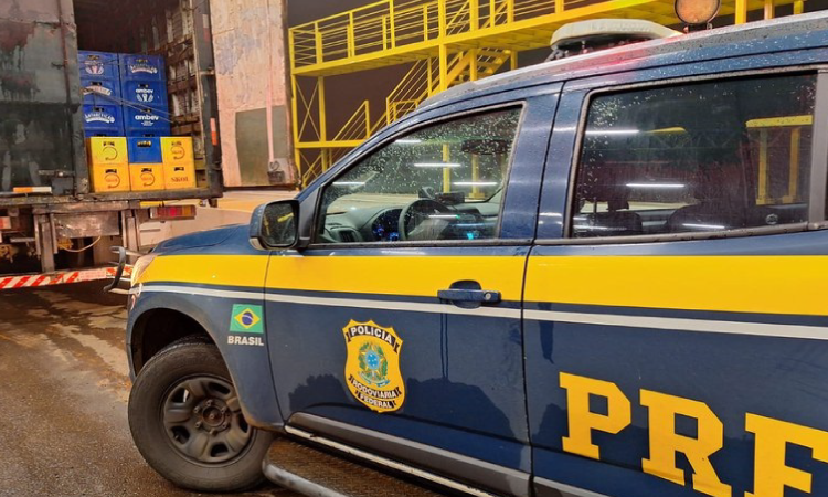 POLICIAL: PRF apreende 12 mil garrafas de cerveja falsificadas no sudoeste do Paraná.