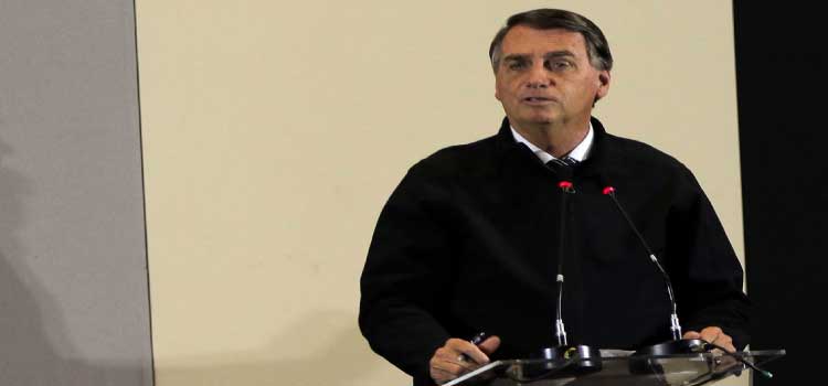 POLÍTICA: Bolsonaro promete manter zerados impostos federais de combustíveis.