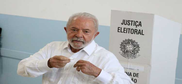 POLÍTICA: Lula, 77 anos, é eleito para o 3º mandato de presidente da República.