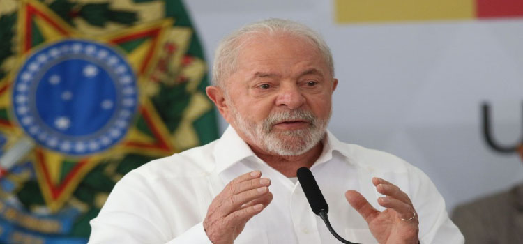 POLÍTICA: Lula anuncia política de reajuste do salário mínimo e isenção de IR.