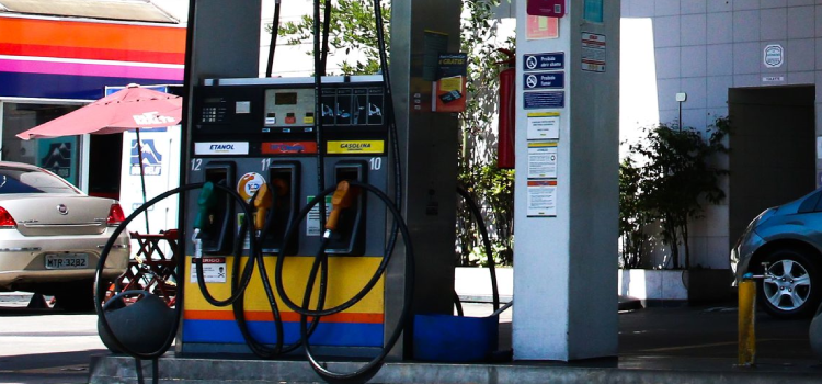 POLÍTICA: Projetos que reduzem preço de combustíveis estão prontos para votação