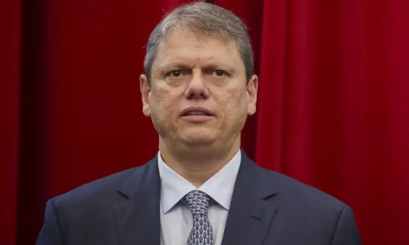 Política: Tarcísio de Freitas articula 