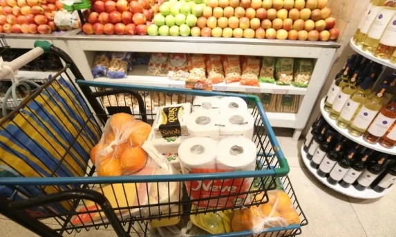 Preços de alimentos caem e prévia da inflação de junho fica em 0,26%