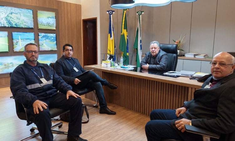 Prefeito Ronaldo Cazella recebe visita institucional de representantes da Sanepar para tratar cessão de terreno