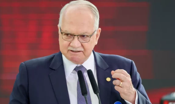 Presidente do STF abre prazo para manifestações de Mendonça e Gonet em meio a impasse entre ministros