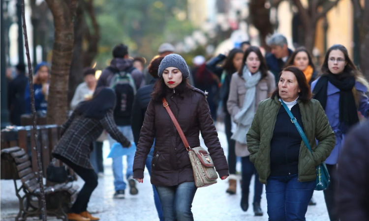 Previsão do Tempo: Primeira onda de frio do ano chega ao Paraná com vento forte e previsão de geada negativa nesta quarta