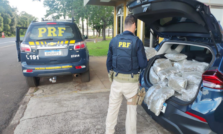 PRF apreende 100 kg de capulho em Laranjeiras do Sul