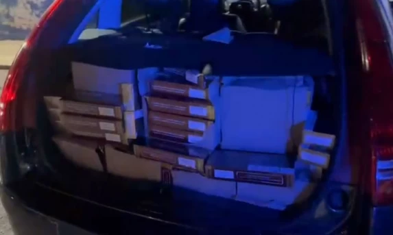 PRF apreende carga de cigarros contrabandeados na BR-277, em Cascavel