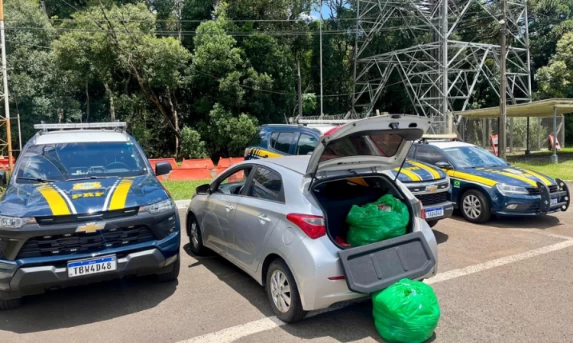 PRF apreende cerca de 28 quilos de skunk durante fiscalização na BR-277, em Guarapuava (PR)