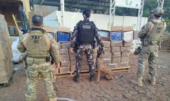 PRF apreende mais de 1 tonelada de maconha escondida em carga de água mineral