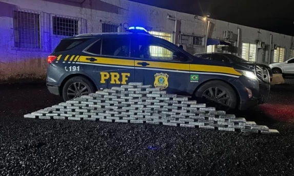 PRF apreende mais de 130 quilos de cocaína em carreta na BR-277, em Virmond