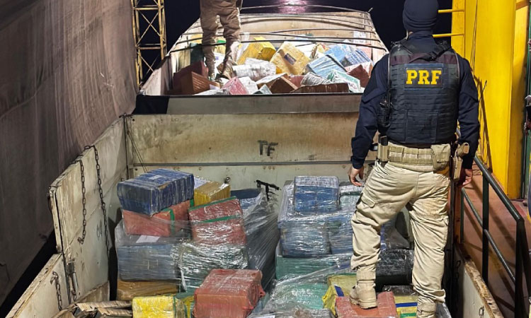 PRF apreende mais de 17 toneladas de maconha na BR-163 em Marechal Cândido Rondon