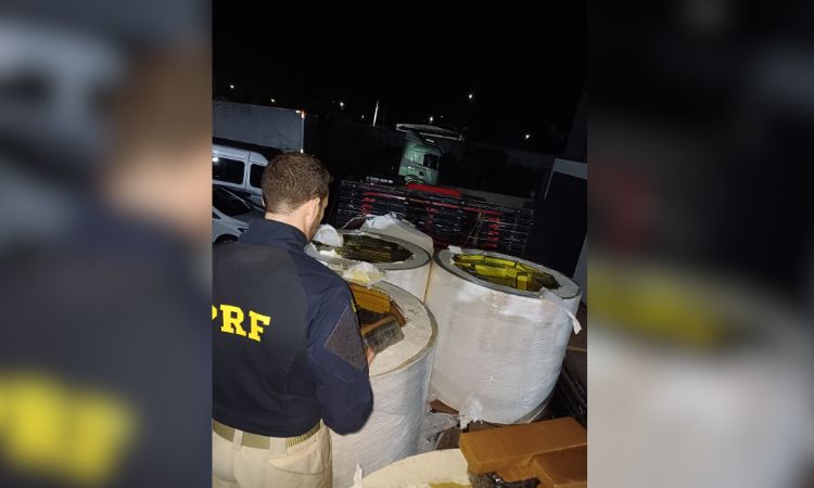 PRF APREENDE MAIS DE 3,3 TONELADAS DE MACONHA ESCONDIDAS EM BOBINAS DE CELULOSE NO PARANÁ