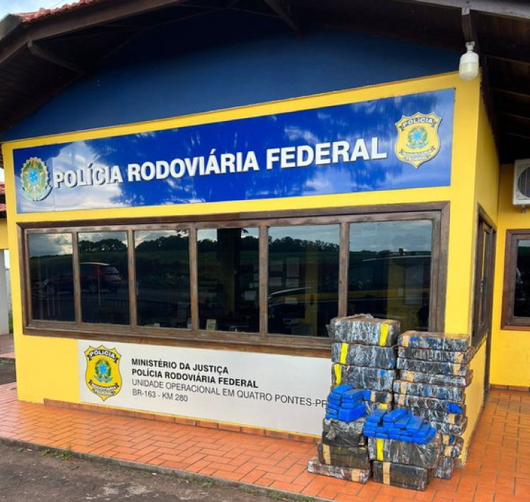 PRF apreende mais de meia tonelada de maconha no Paraná.