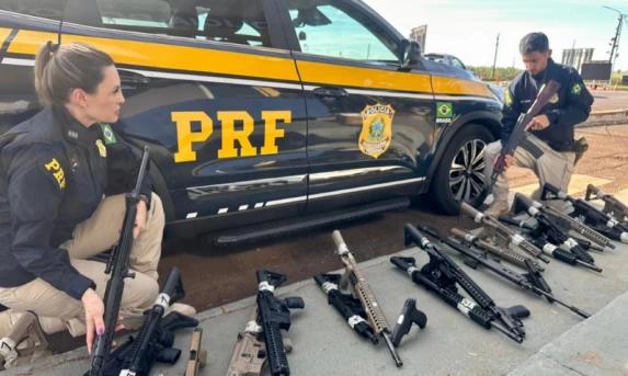 PRF faz a maior apreensão de fuzis de sua história na BR-277, no Oeste do Paraná