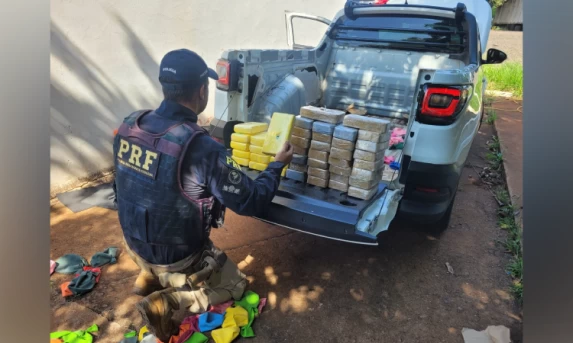 PRF localiza carga de cocaína dentro da lataria de veículo no Paraná.