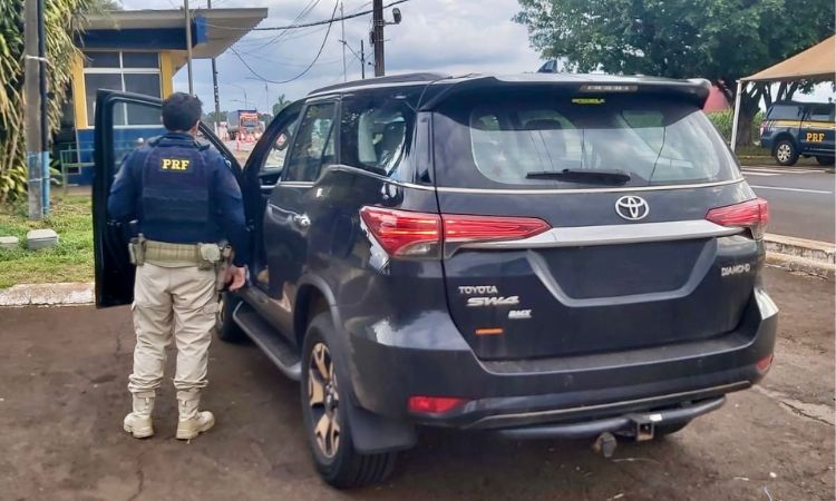 PRF recupera três caminhonetes Hilux furtadas em menos de 12 horas no Oeste do Paraná