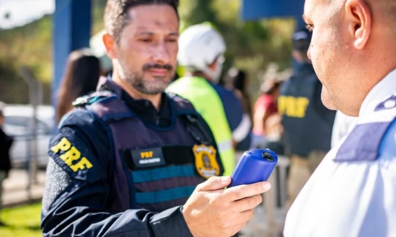 PRF reforça fiscalização nas rodovias federais do Paraná durante o feriado da Independência