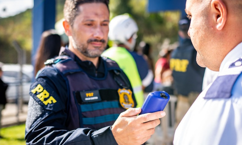 PRF reforça fiscalização nas rodovias federais do Paraná durante o feriado da Independência