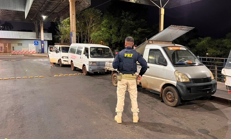 PRF remove 27 veículos durante fiscalização de trânsito na Ponte da Amizade
