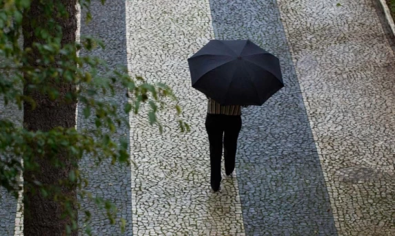 Primeira frente fria do ano derruba temperaturas no Paraná a partir desta quinta-feira