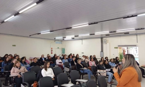 Profissionais da Educação Municipal de Guaraniaçu participam de Curso de Formação Continuada