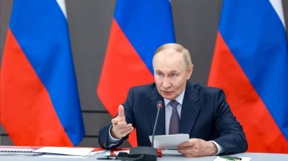 PUTIN ORDENA PROPOSTAS PARA POSSÍVEL TESTE ATÔMICO APÓS ORDEM DE TRUMP