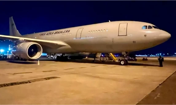 Quarto voo da FAB com 211 repatriados do Líbano chega a São Paulo.