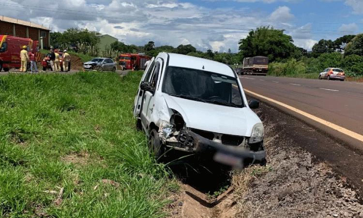 Quatro vítimas são atendidas em acidente na BR 467 em Cascavel